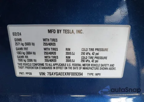 2024 Tesla Model Y Long Range Dual Motor All-Wheel Drive z USA, uszkodzony, nr VIN 7SAYGAEEXRF009394